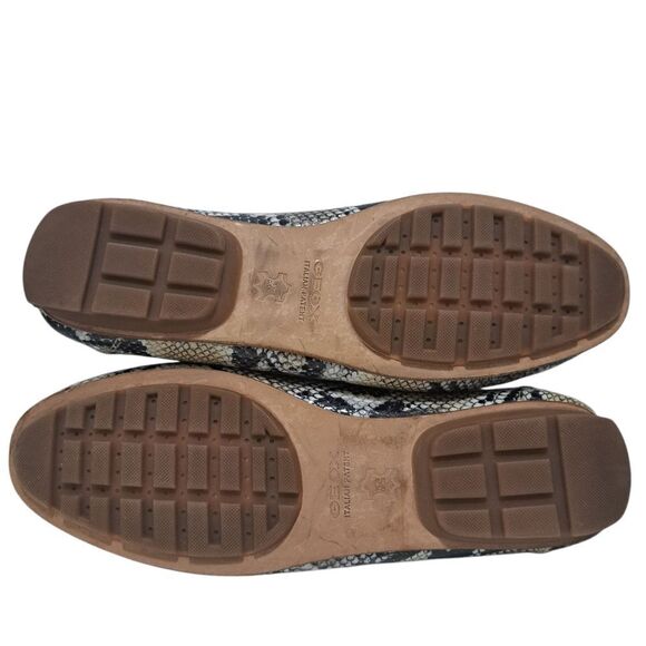 Geox Respira Phython Print Drive Moccasin Loafer Faux Leather Size 37 Biege/Mult - Picture 3 of 16